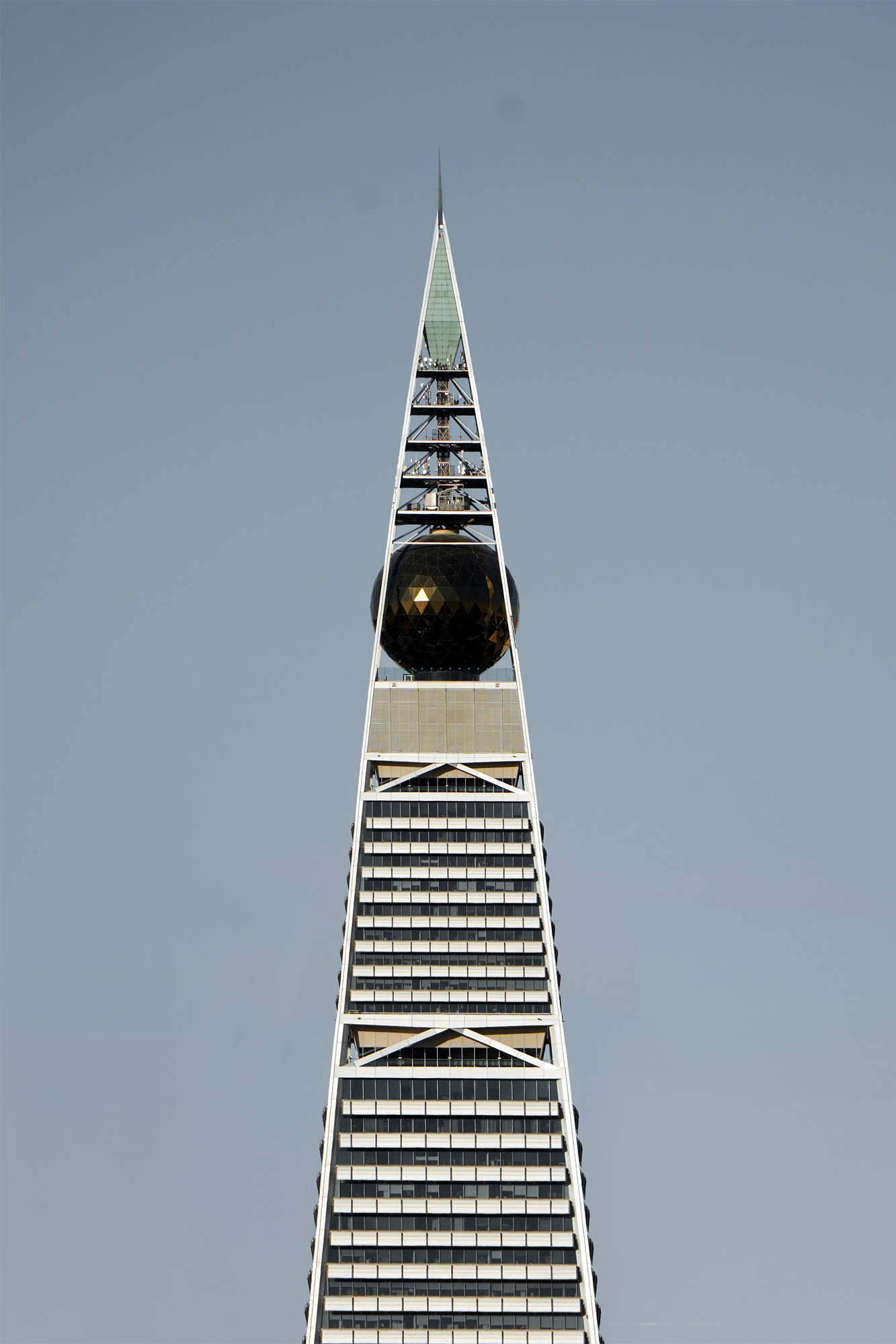 bill-hocker-al-faisaliah-tower-riyadh-saudi-arabia-2024