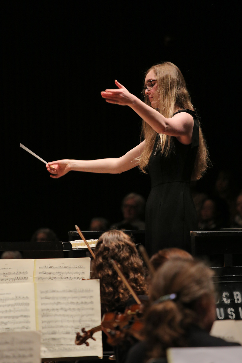 bill-hocker-julia-morris-assistant-conductor-2019