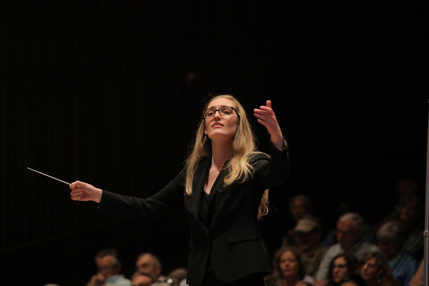 bill-hocker-julia-morris-assistant-conductor-dress-rehearsal-hertz-hall-berkeley-california-2019