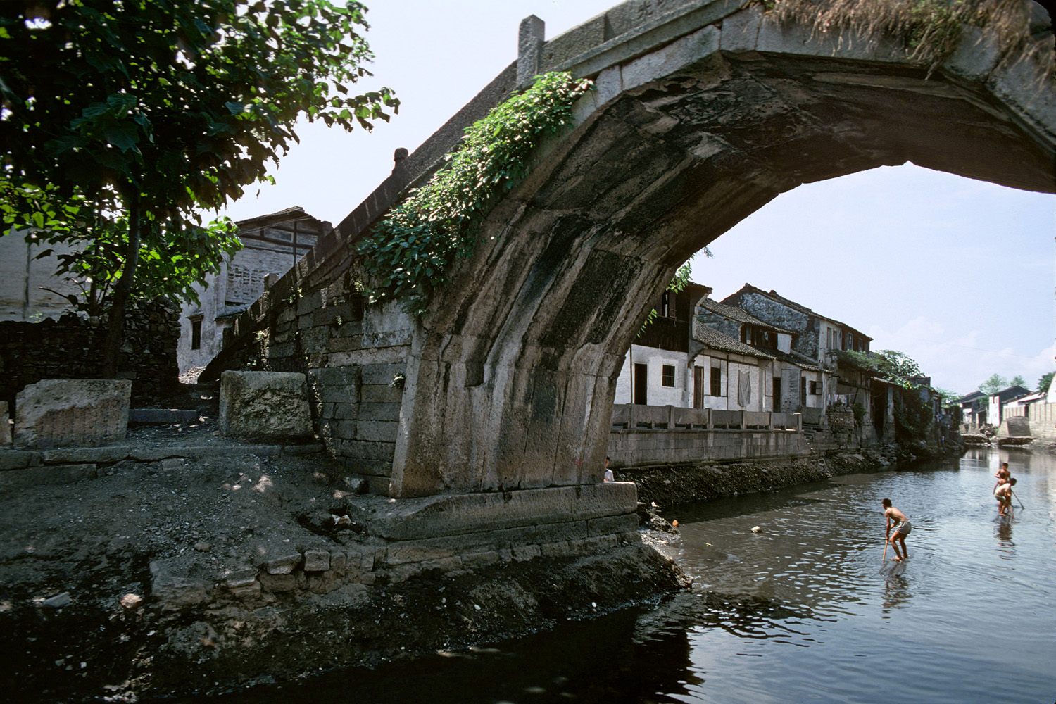 bill-hocker-guangning-bridge--shaoxing-zhejiang-china-1981