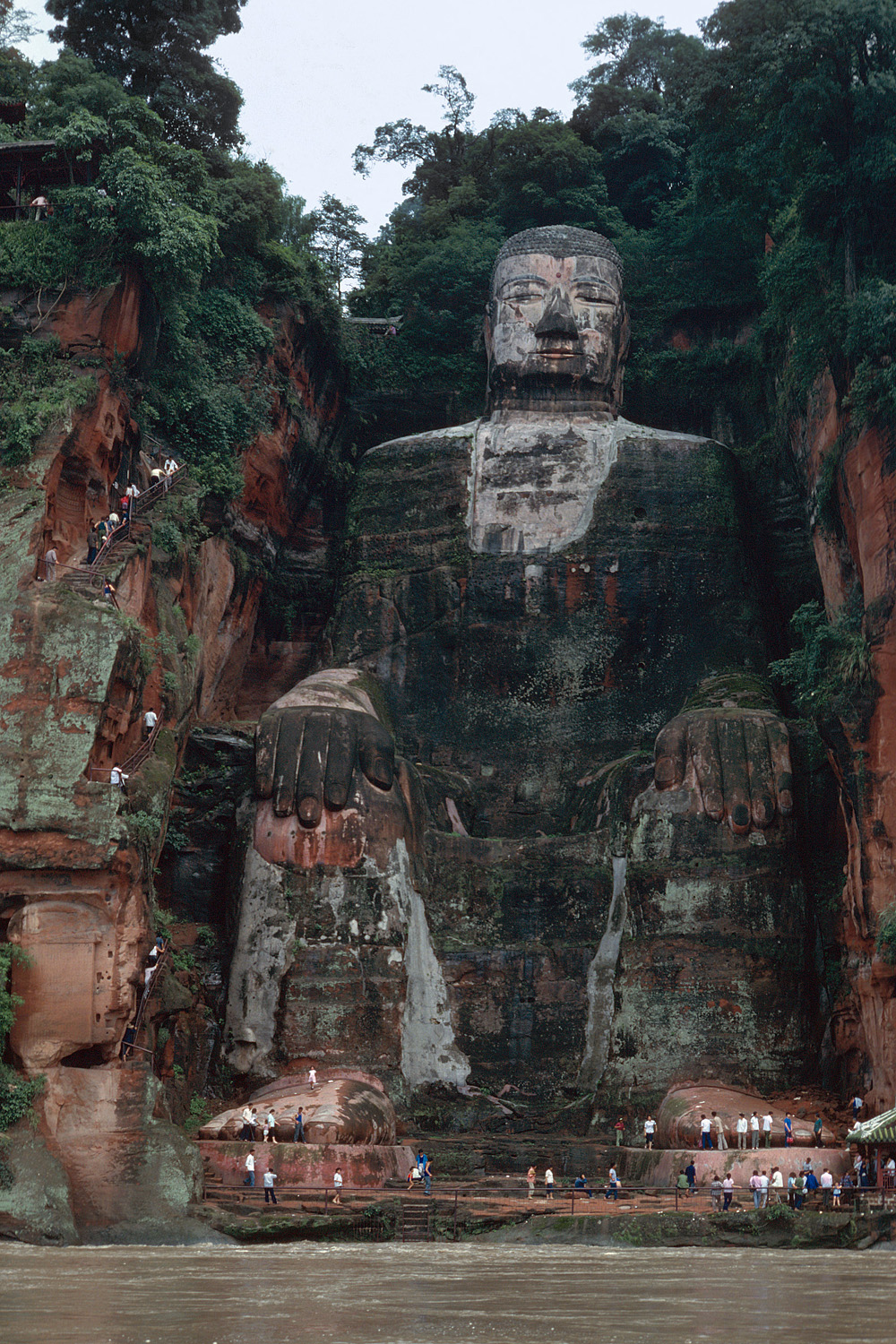 bill-hocker-giant-buddha-leshan-sichuan-china-1981