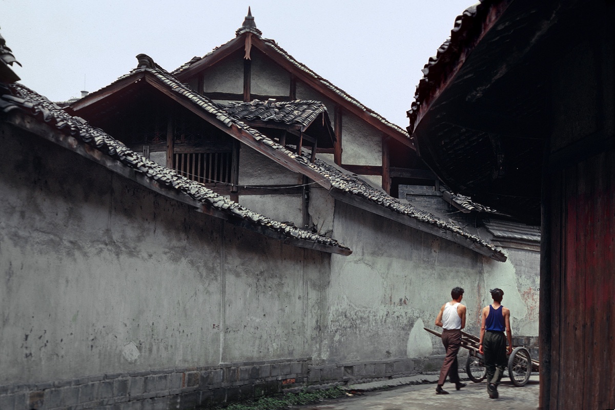 bill-hocker-alleyway-chengdu-sichuan-china-1981
