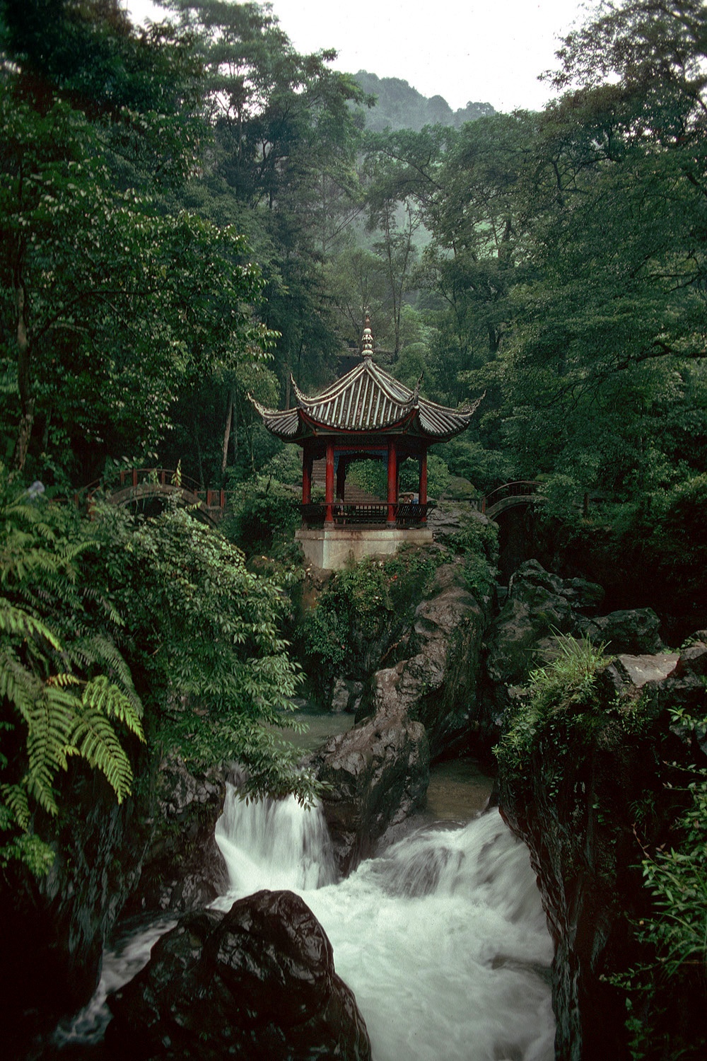 bill-hocker-resting-spot-emai-mountain--near-leshan-sichuan-china-1981