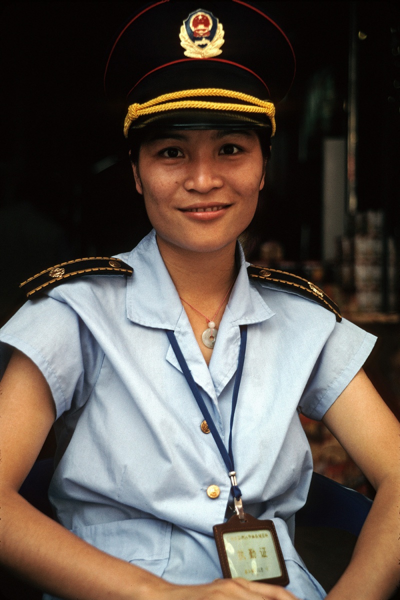 bill-hocker-policewoman-guangzhou-china-2002
