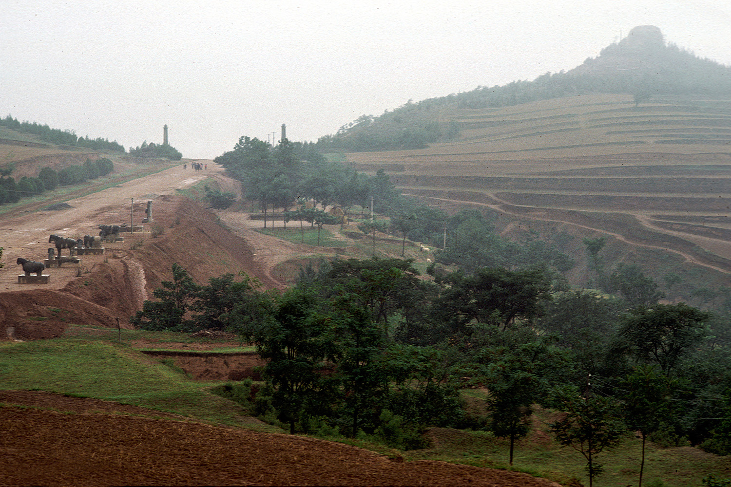 bill-hocker-part-of-the-tomb-of-empress-wu-zietan-xi'an-shaanxi-china-1981