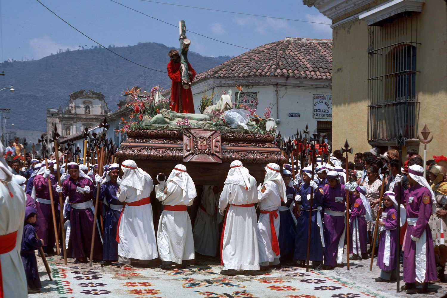 bill-hocker-easter-procession-antigua-guatemala-1978