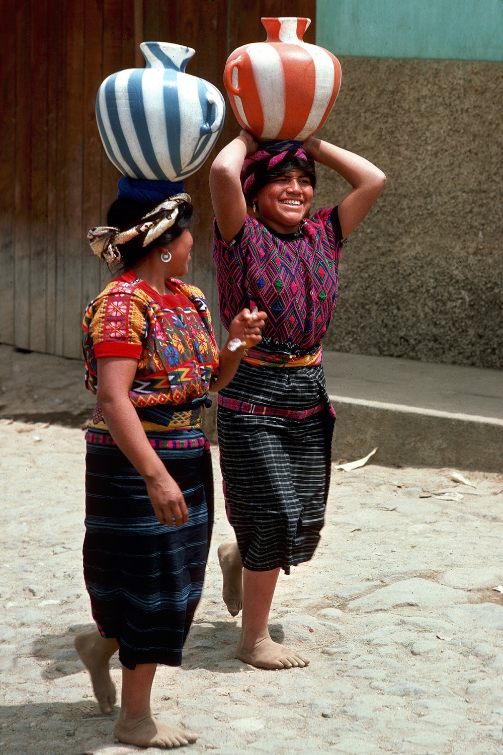 bill-hocker-water-jugs-s-maria-de-jesus-guatemala-1978