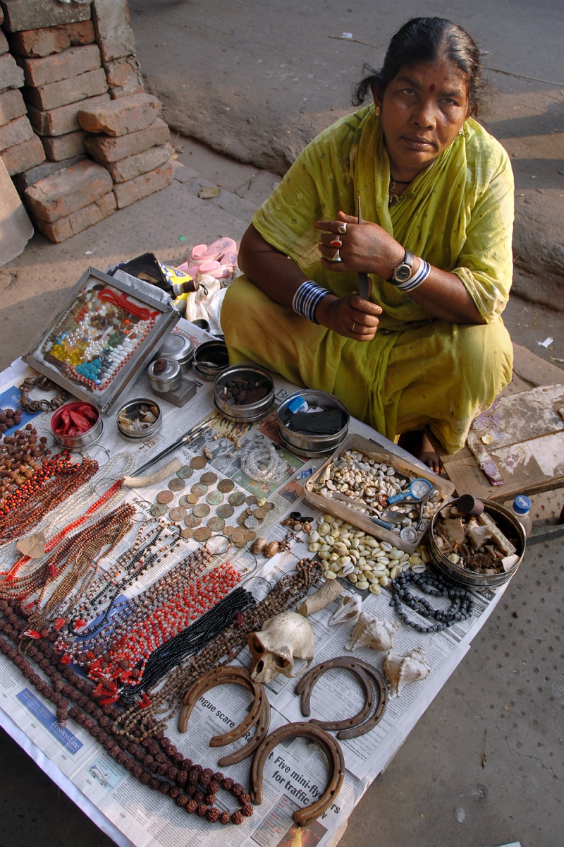bill-hocker-necklace-maker-kolkata-india-2007