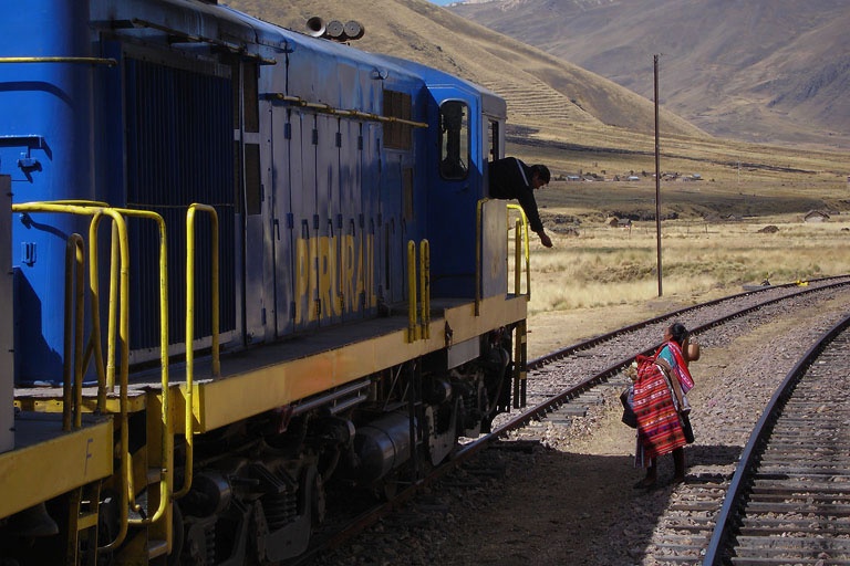 bill-hocker-trainside-vendor-abra-la-raya-peru-2005