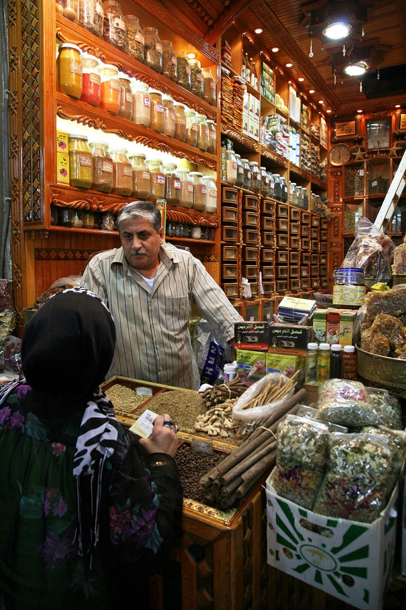 bill-hocker-spices-al-madina-souq-aleppo-syria-2008