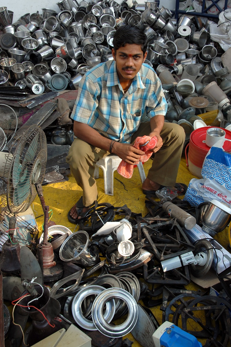 bill-hocker-pot-vendor-pondicherry-india-2007