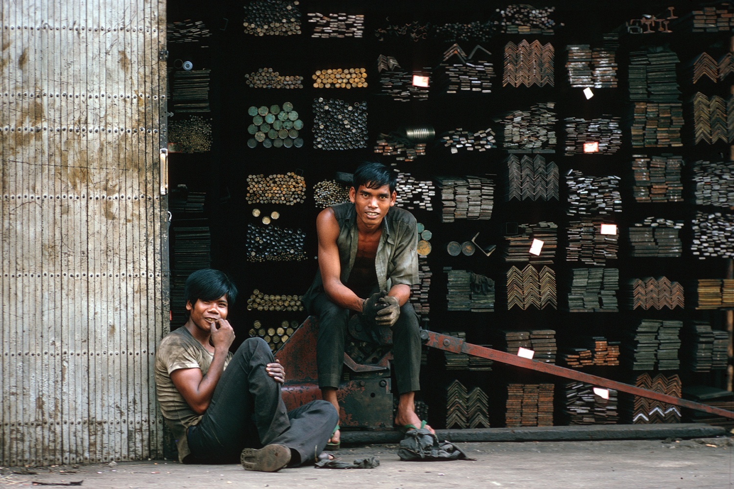 bill-hocker-steel-workers-bankok-thailand-1974