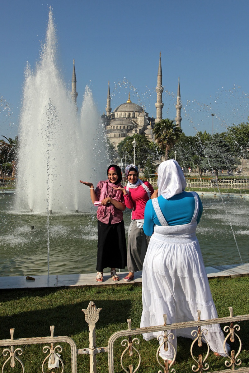 bill-hocker-posers--sultan-ahmet-park-istanbul-turkey-2010