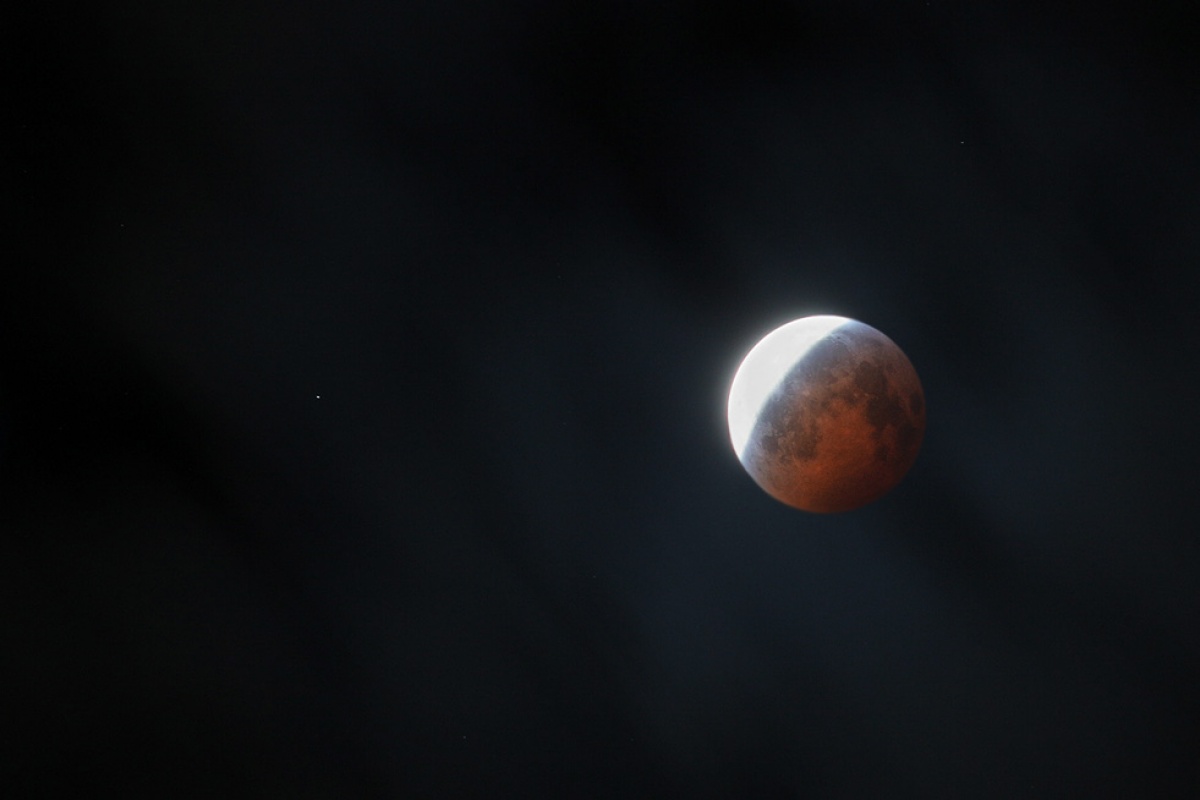bill-hocker-lunar-eclipse-berkeley-california-dec-21-2010--1:02am-2010