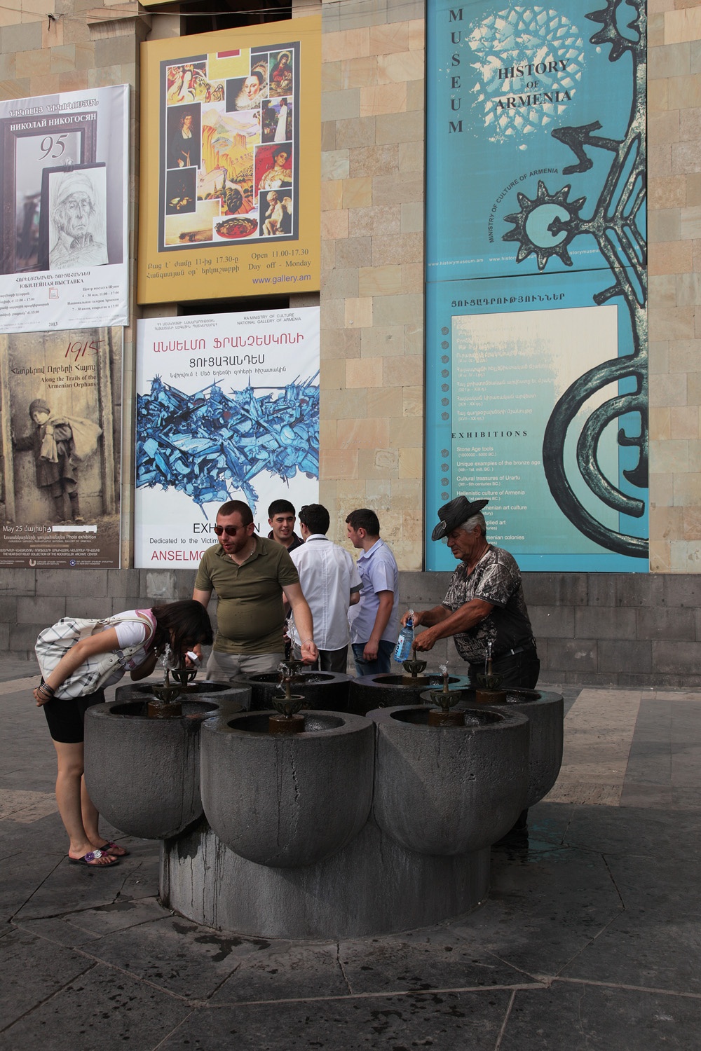 bill-hocker-public-fountain-yerevan-armenia-2013
