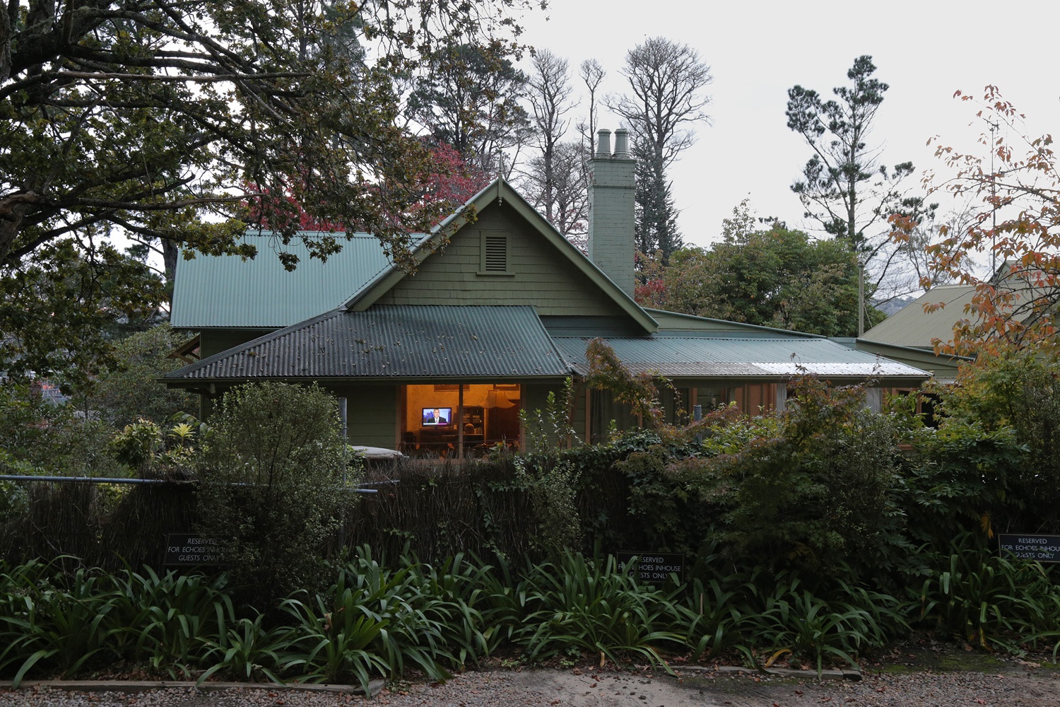 bill-hocker-bungalow-katoomba-australia-2015