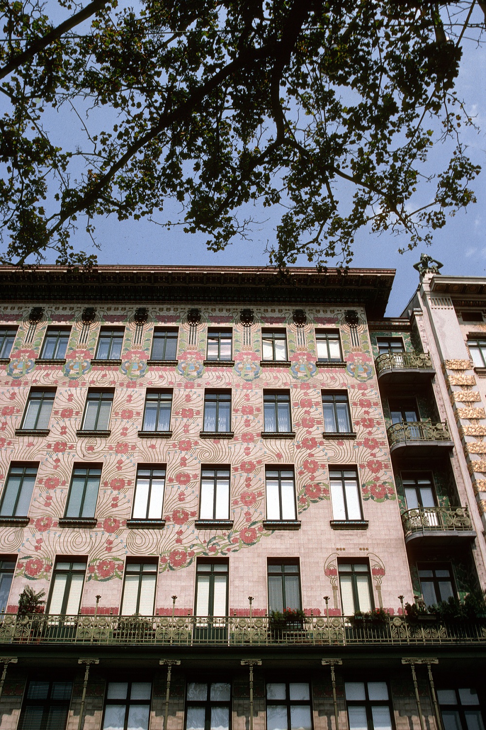 bill-hocker-apartments-by-otto-wagner-vienna-austria-2001