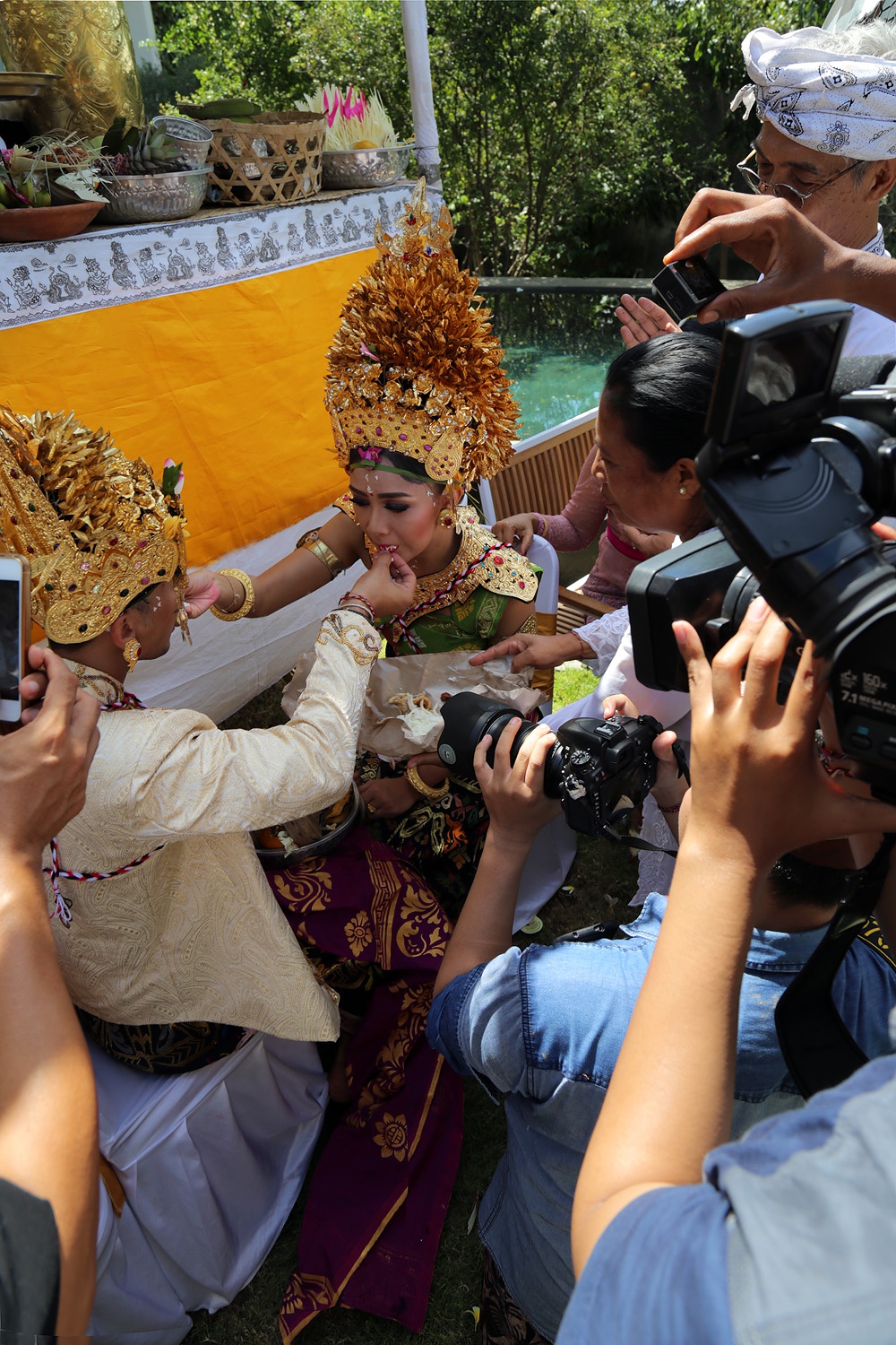 bill-hocker-wedding-feeding-frenzy-sanur-bali-indonesia-2016