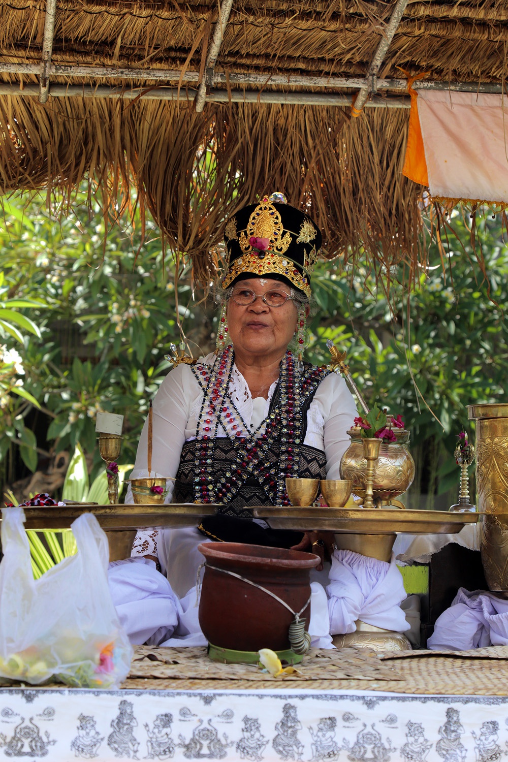 bill-hocker-priestess-wedding-ceremeony-sanur-bali-indonesia-2016