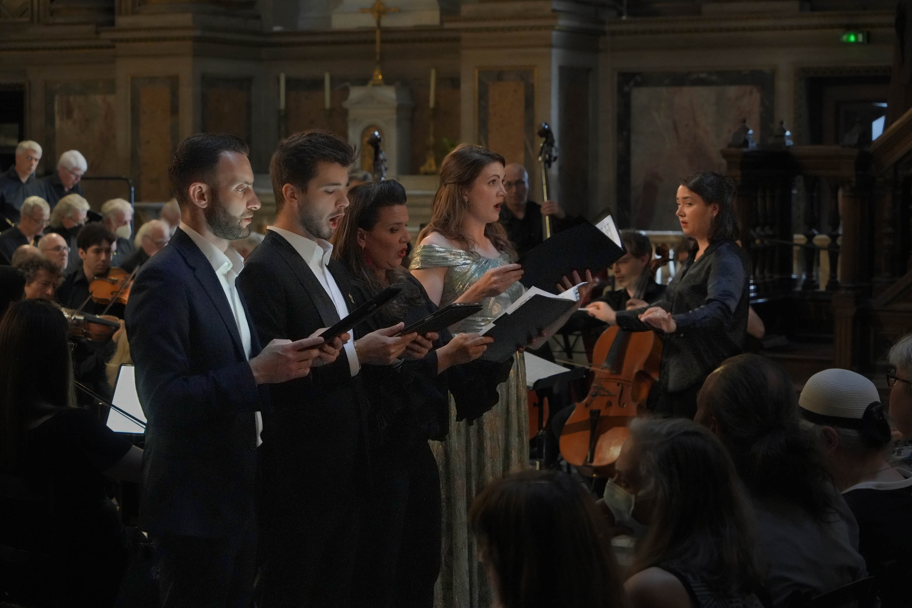 bill-hocker-soloists-assistant-conductor-samantha-burgess-bcco-france-concert-tour-Église-sainte-marie-madeleine-paris-france-2025
