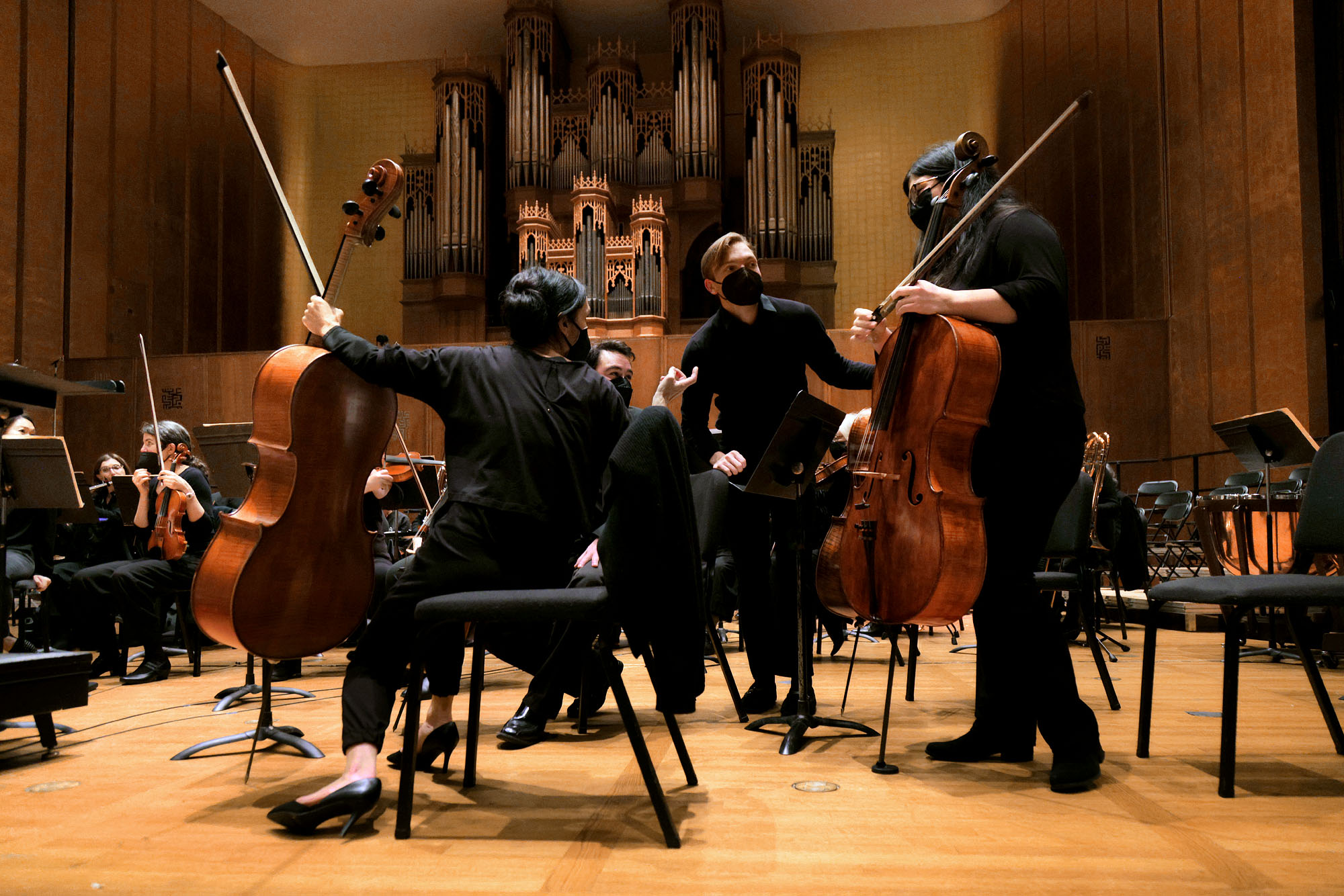 bill-hocker-cello-talk-bcco-winter-2022-concert-hertz-hall-uc-berkeley-berkeley-california-2023