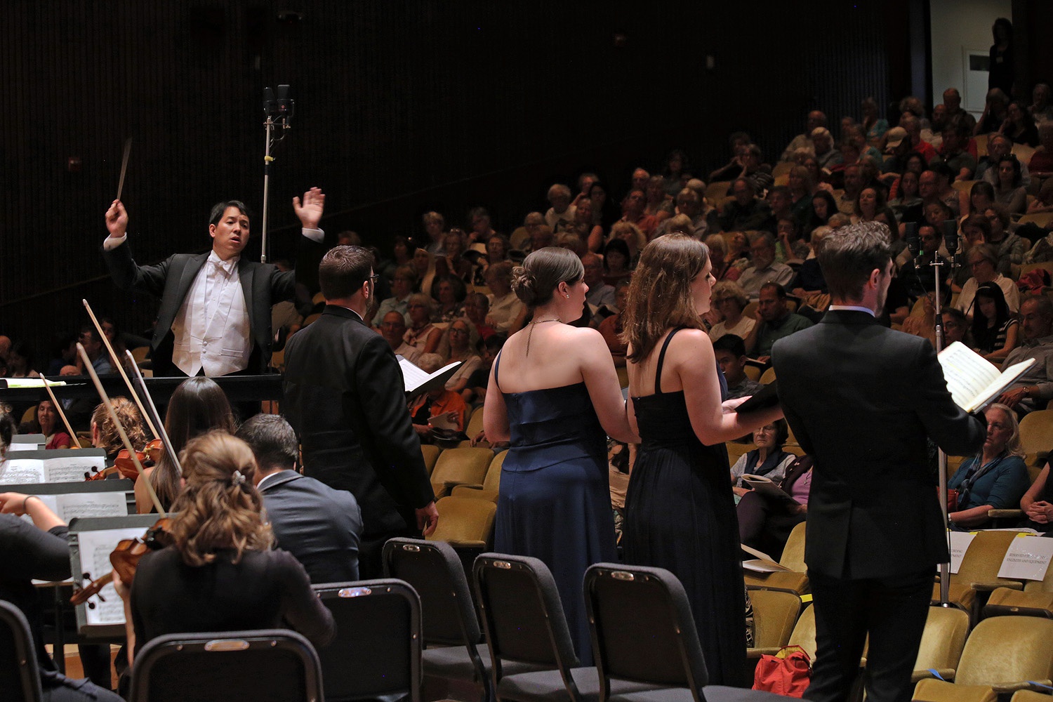 bill-hocker-ming-luke-conductor-soloists-bcco-spring-concert-hertz-hall-berkeley-california-2017