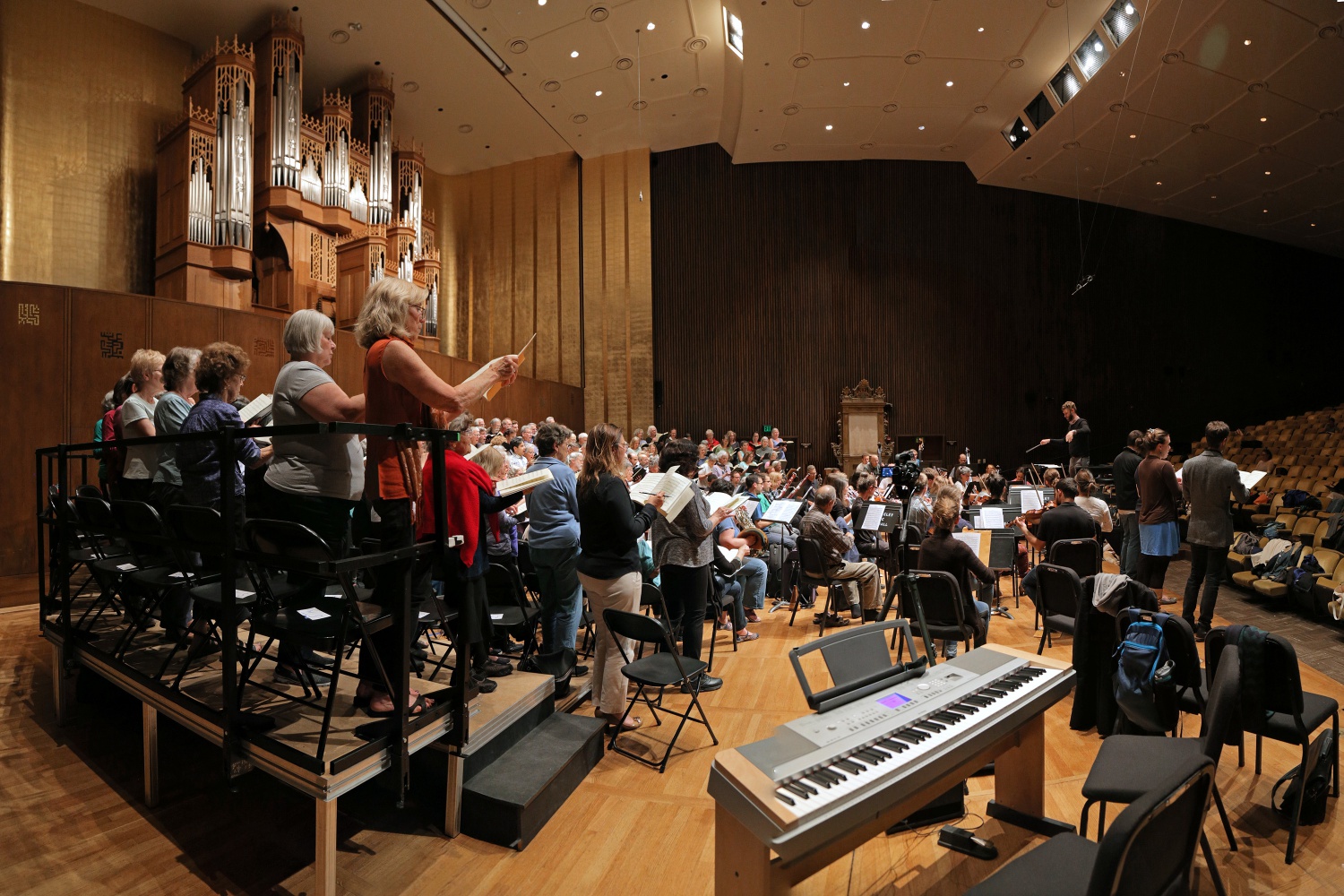 bill-hocker-rehearsal-bcco-spring-concert-hertz-hall-berkeley-california-2017