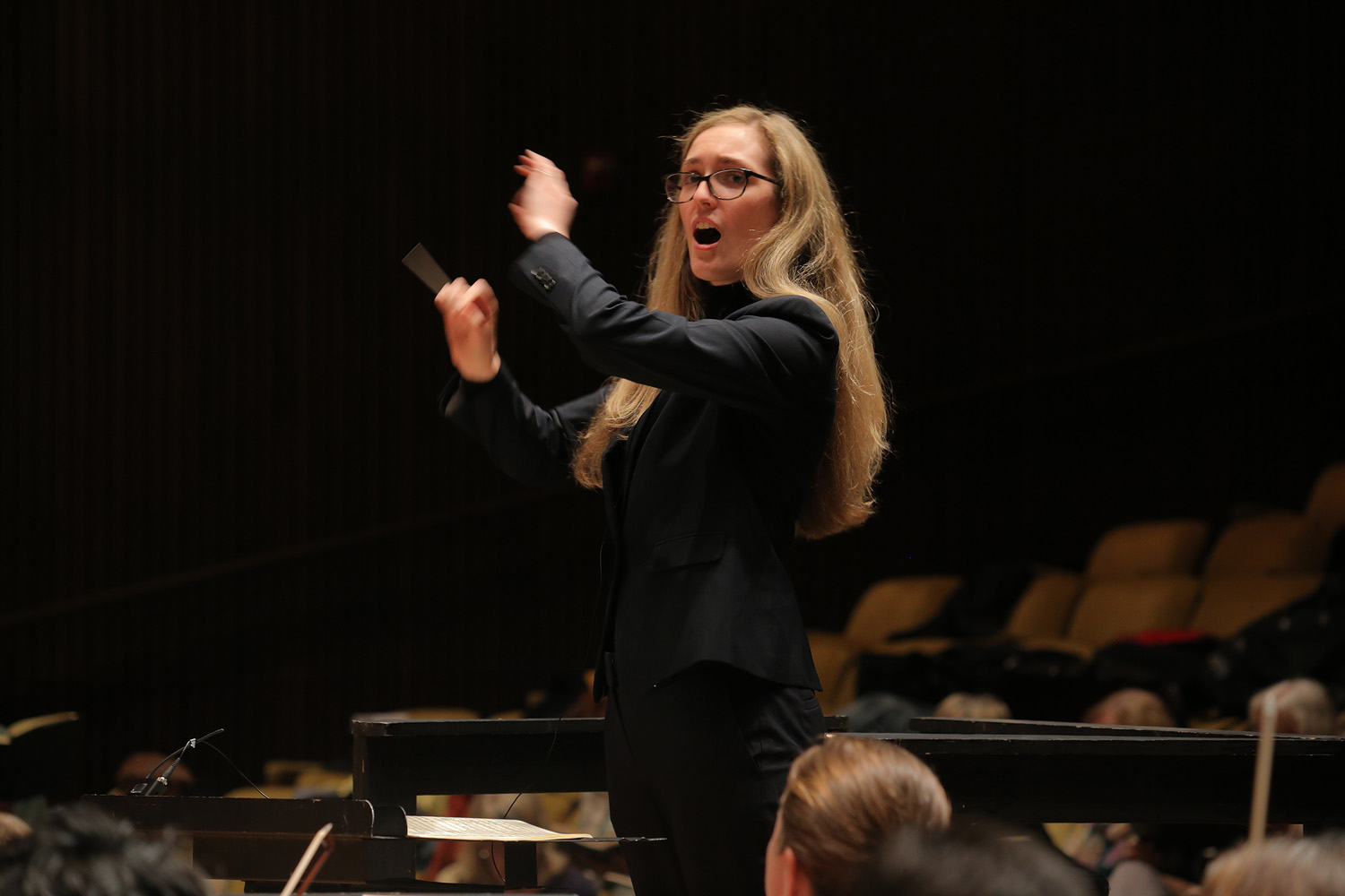 bill-hocker-julia-morris-assistant-conductor-dress-rehearsal-hertz-hall-berkeley-california-2019