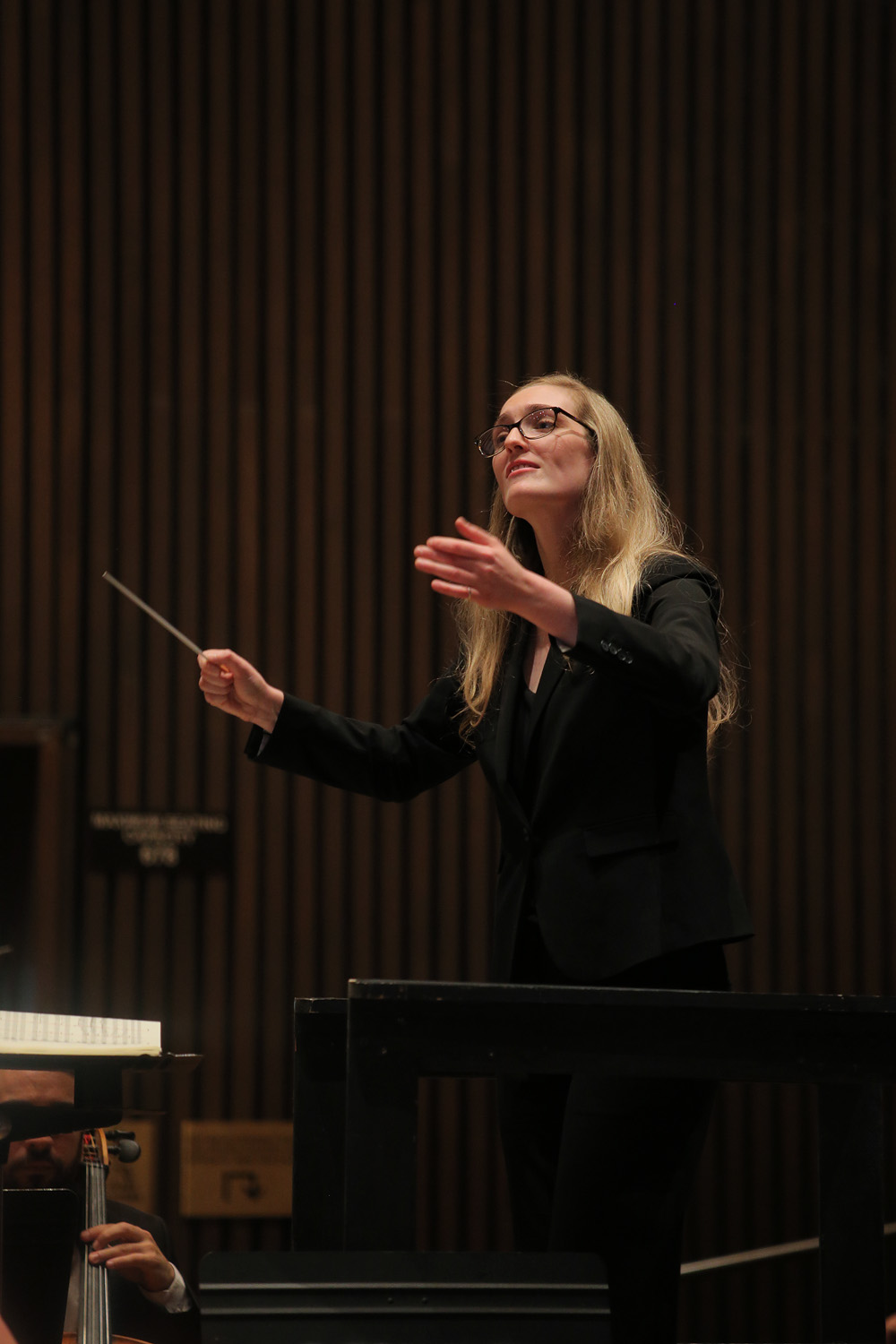 bill-hocker-julia-morris-assistant-conductor-dress-rehearsal-hertz-hall-berkeley-california-2019
