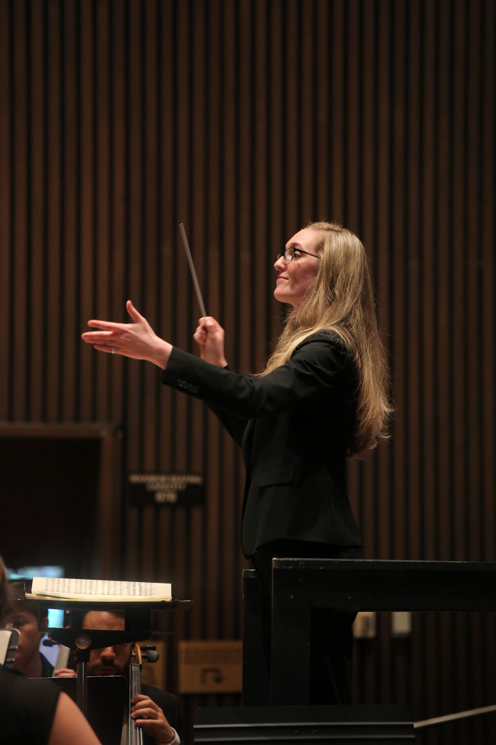 bill-hocker-julia-morris-assistant-conductor-dress-rehearsal-hertz-hall-berkeley-california-2019