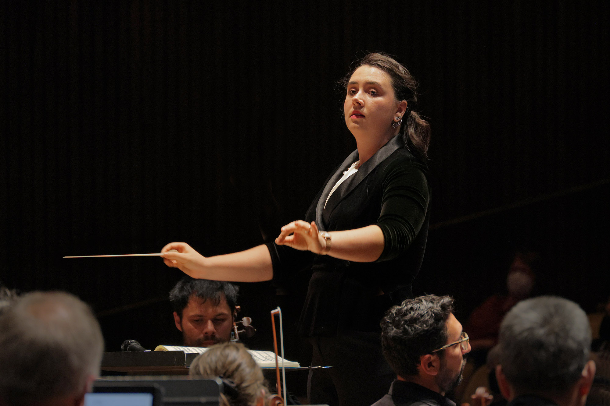 bill-hocker-samantha-burgess-assistant-conductor-bcco-spring-concert-hertz-hall-berkeley-california-2023