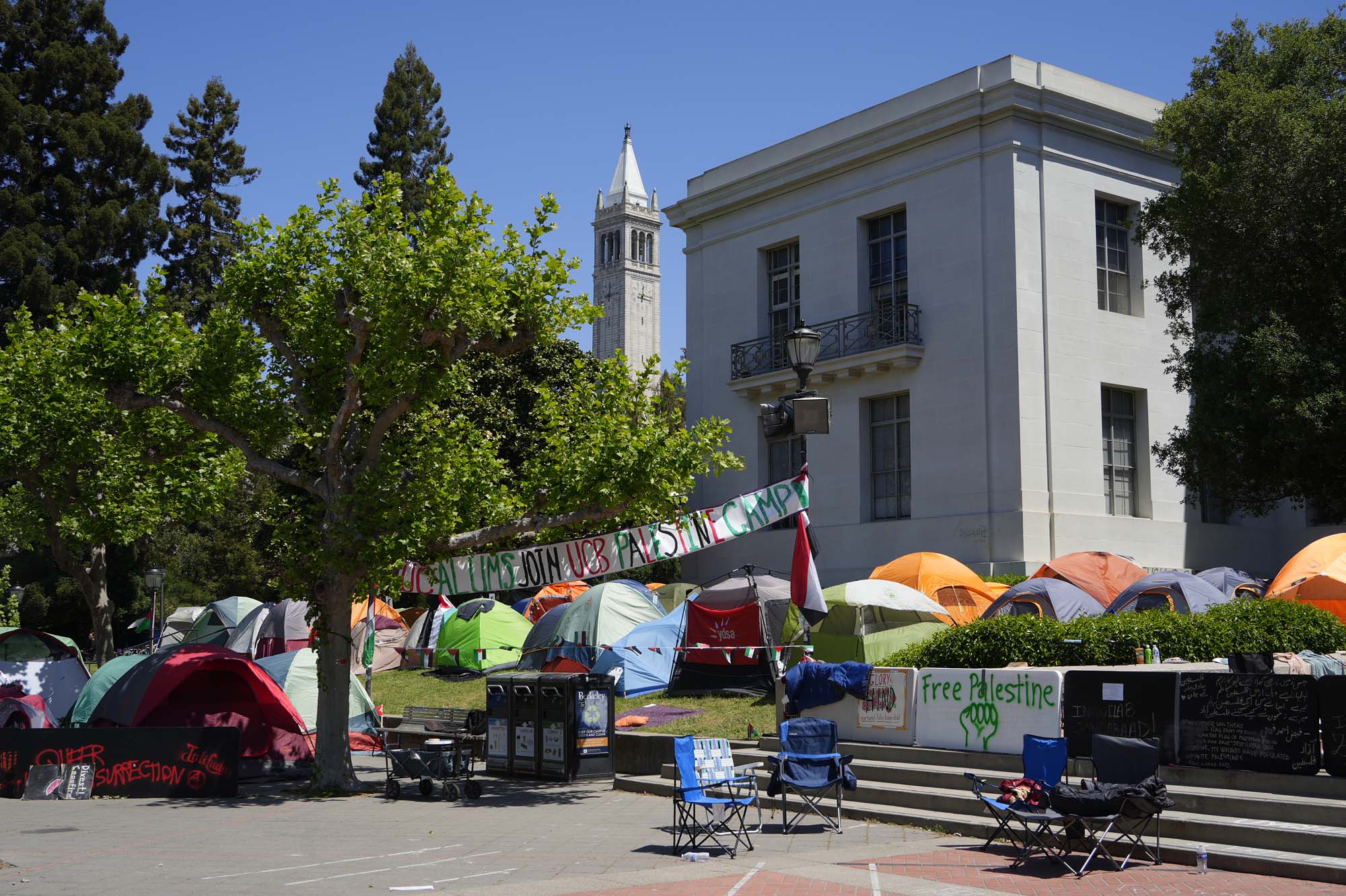 bill-hocker-gaza-protest-encampment-sproul-plaza-uc-berkeley-berkeley-california-2024