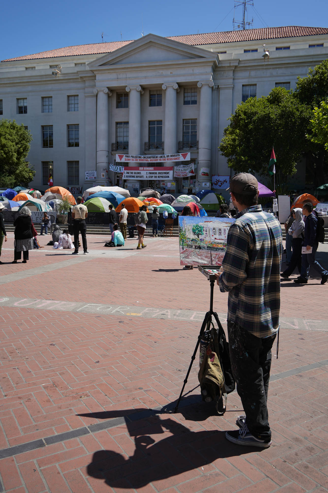 bill-hocker-artist-gaza-protest-sproul-plaza-uc-berkeley-berkeley-california-2024