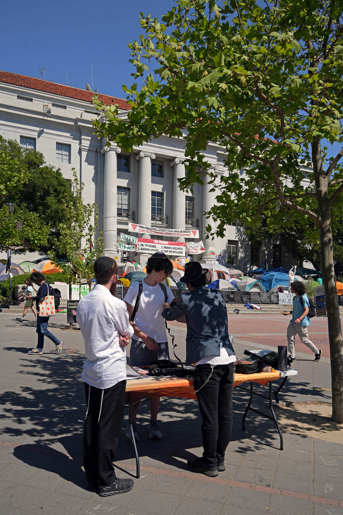 bill-hocker-judaism-information-table-gaza-protest-sproul-plaza-uc-berkeley-berkeley-california-2024