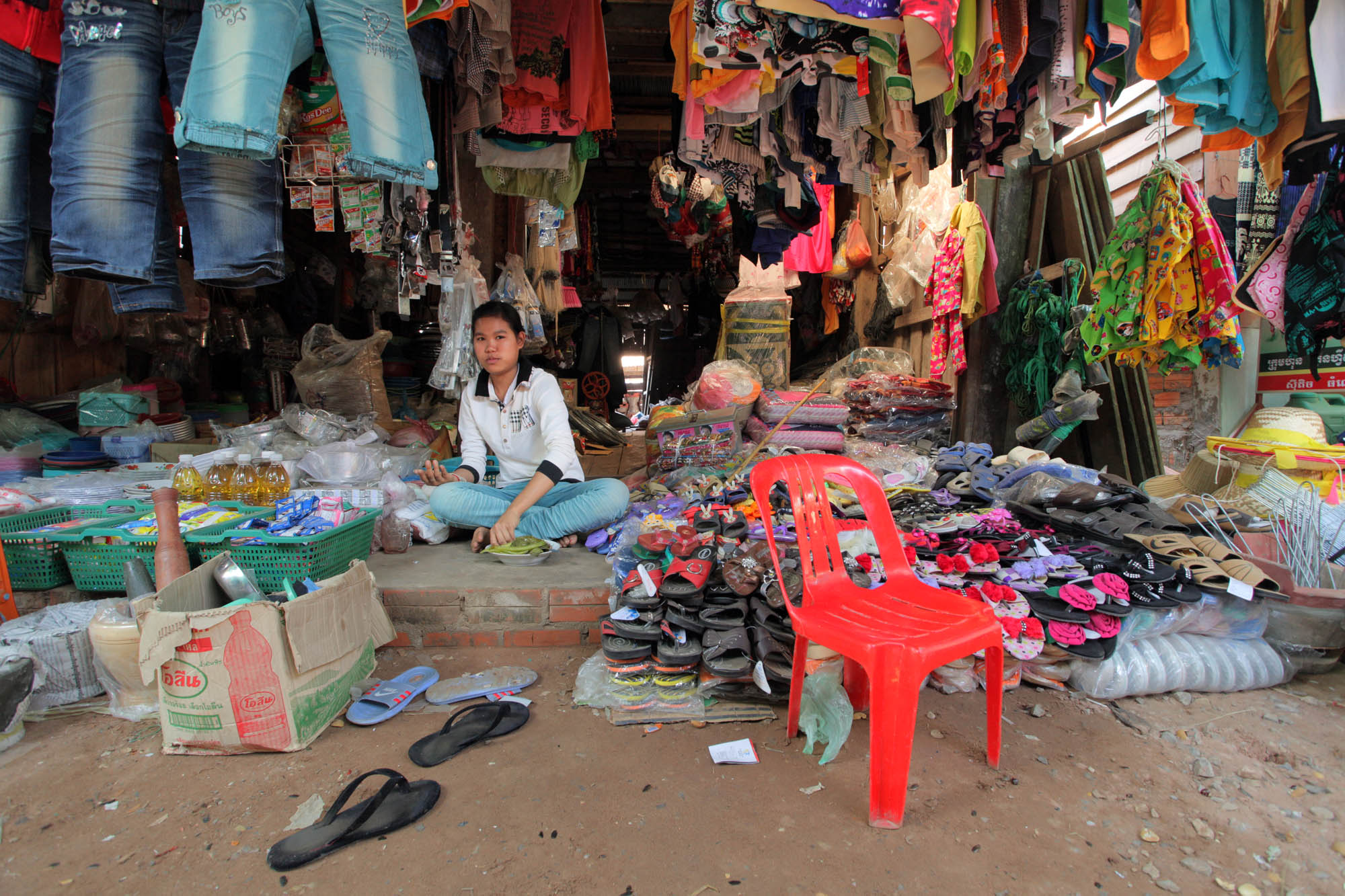 bill-hocker-market-bantey-chamar-cambodia-2010