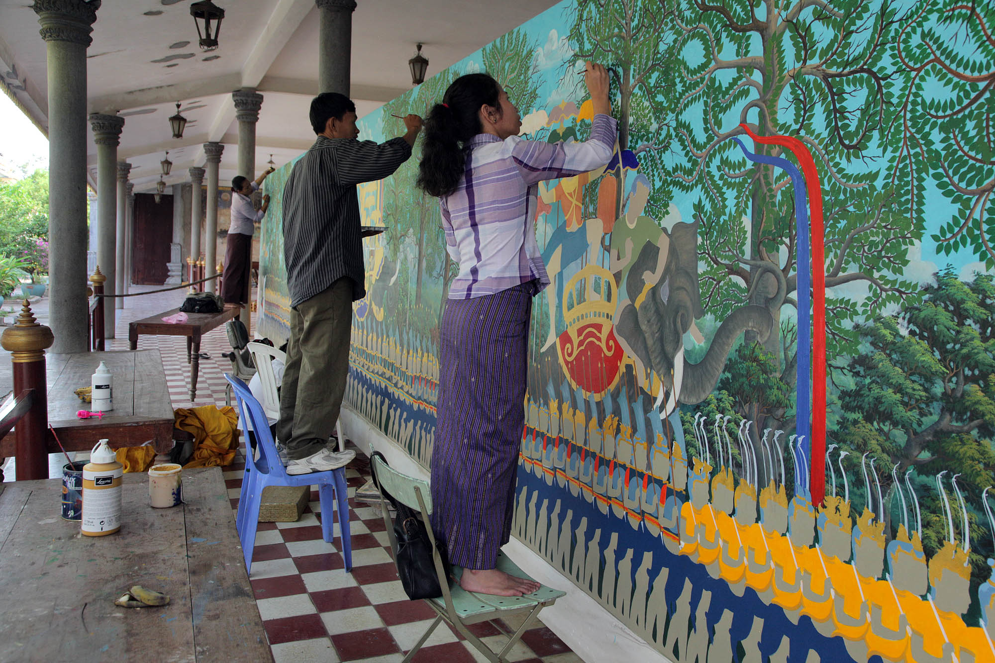 bill-hocker-muralists-royal-palace-phnom-penh-cambodia-2010