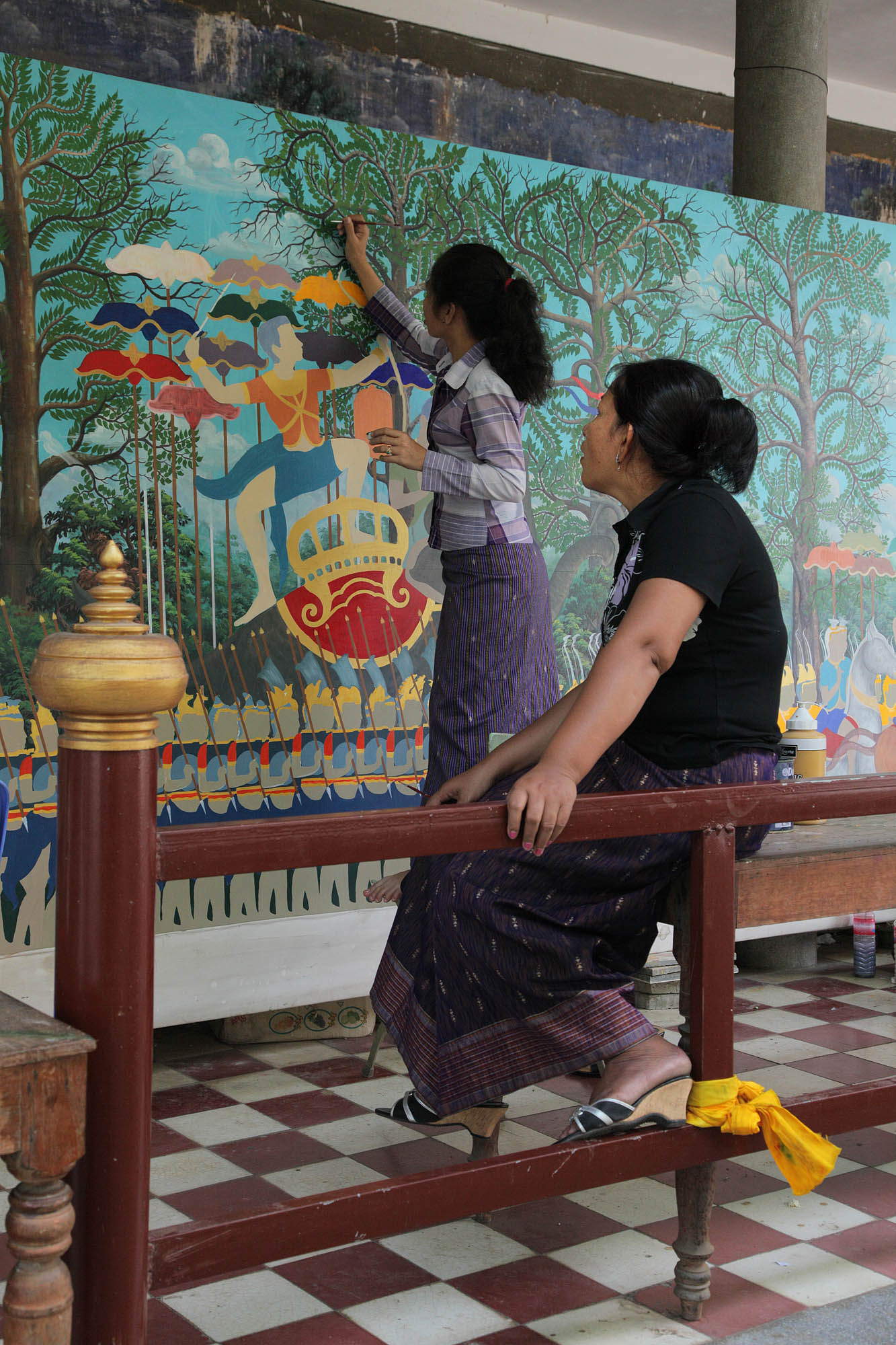 bill-hocker-mural-painters-royal-palace-phnom-penh-cambodia-2010