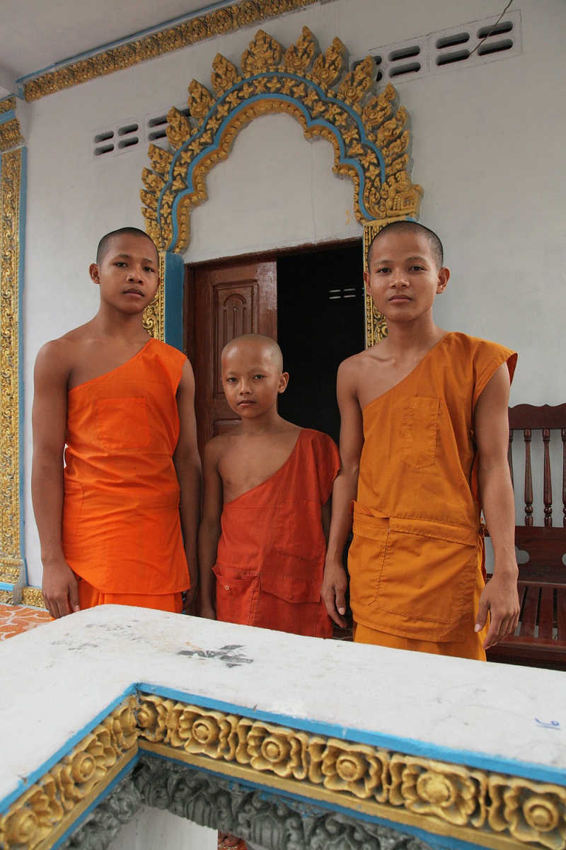 bill-hocker-monks-phnom-preah-netr-preah-cambodia-2010