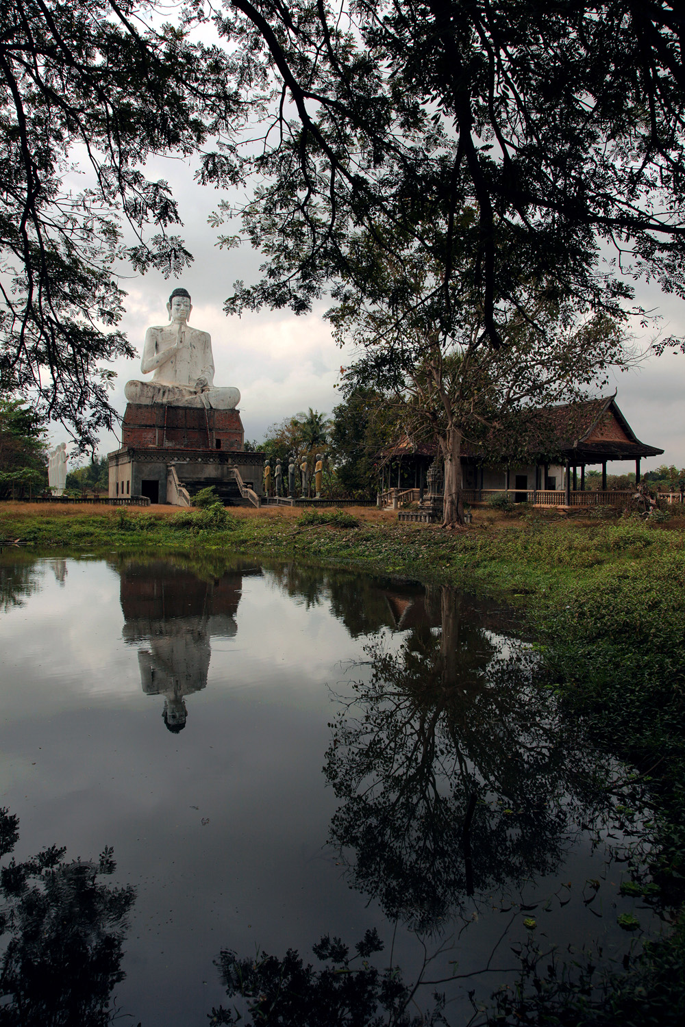 bill-hocker-large-buddha-wat-ek-phnom-cambodia-2010