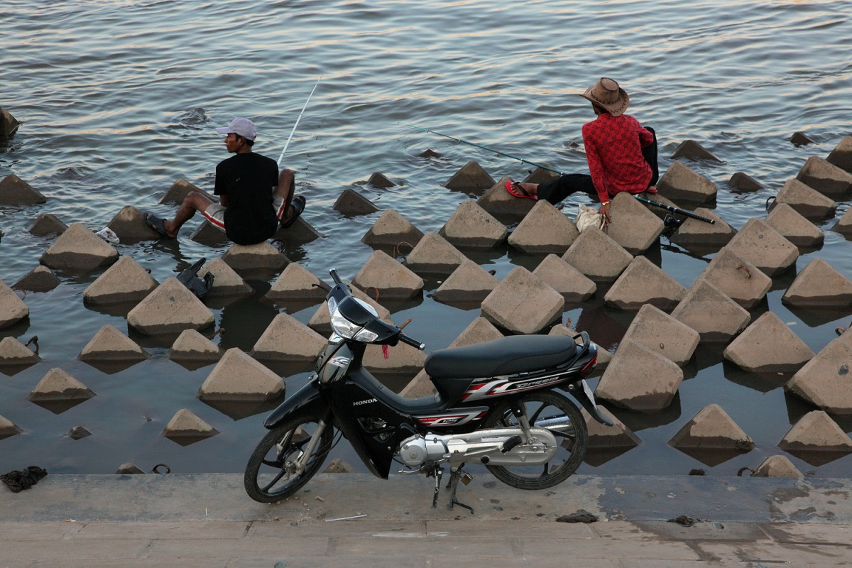 bill-hocker-fishing-mekong-river-phnom-penh-cambodia-2010