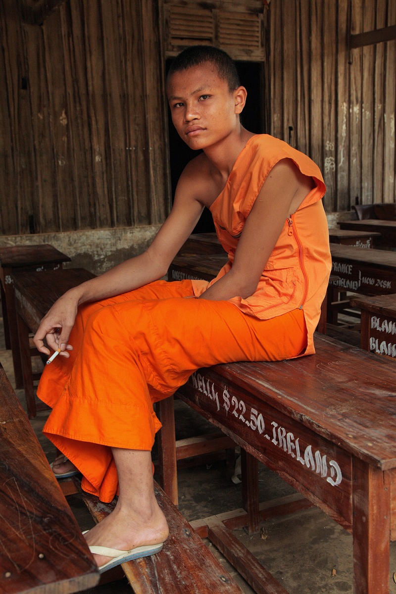 bill-hocker-monk-phnom-sampeau-cambodia-2010