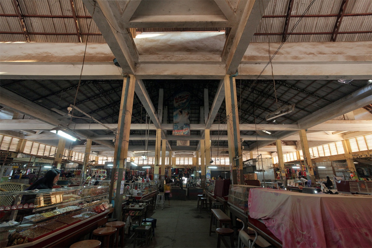 bill-hocker-market-hall-sisophone-cambodia-2010