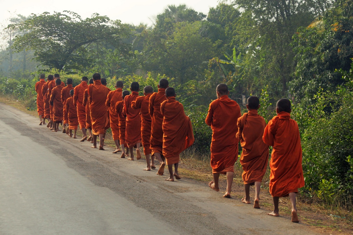 bill-hocker-monks-in-transit-highway-5-cambodia-2010