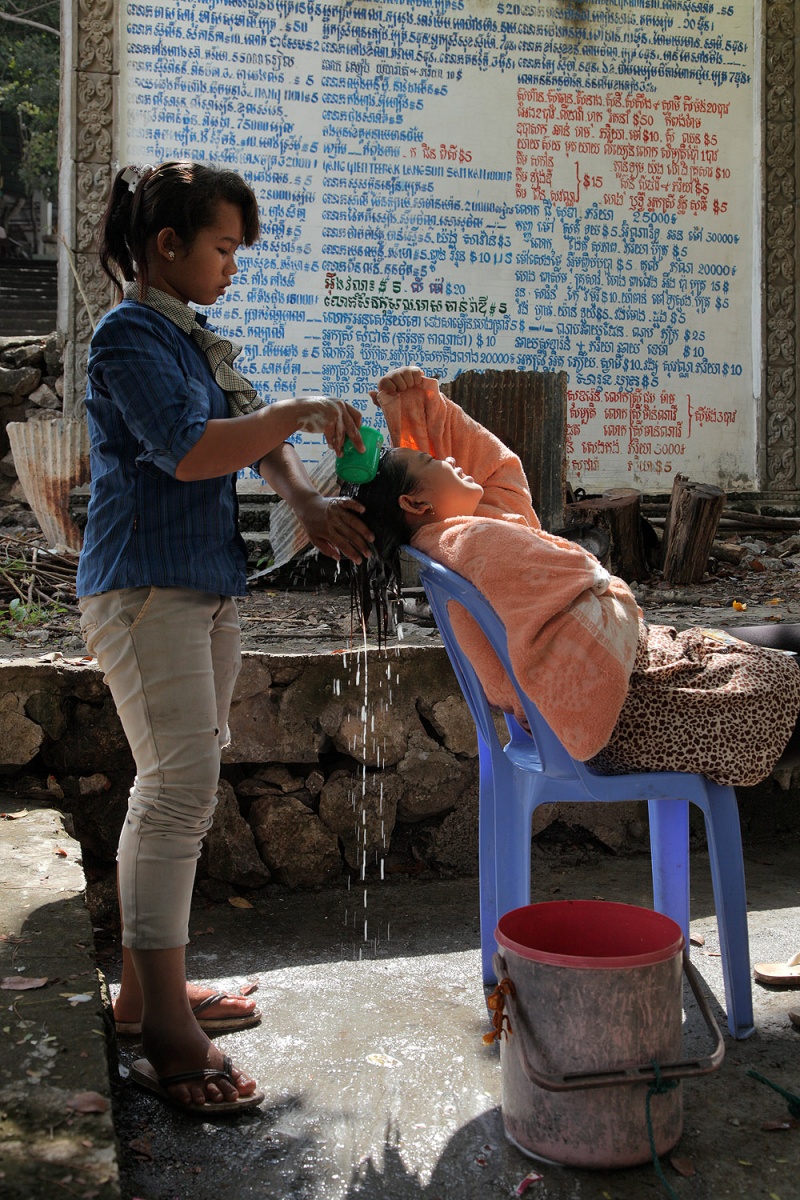 bill-hocker-shampoo-phnom-sampow-cambodia-2010
