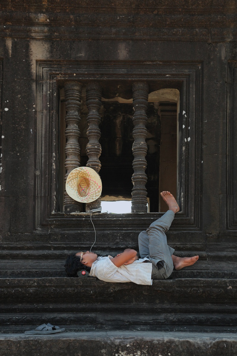 bill-hocker-sleeper-angkor-wat-angkor-cambodia-2010