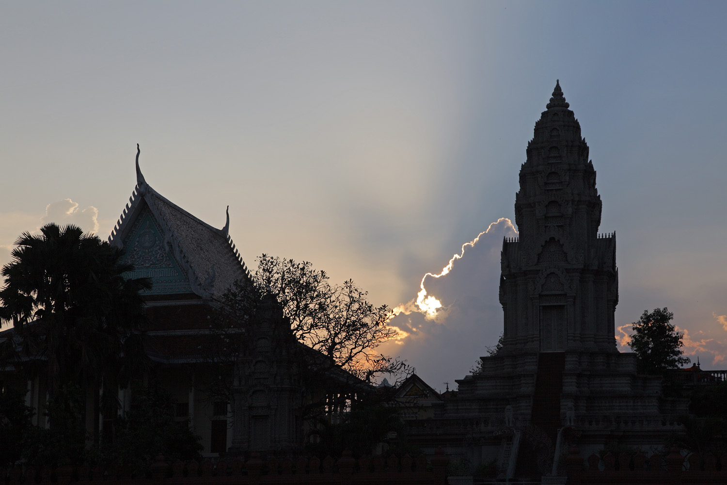 bill-hocker-capital-temple-royal-palace-phnom-penh-cambodia-2013