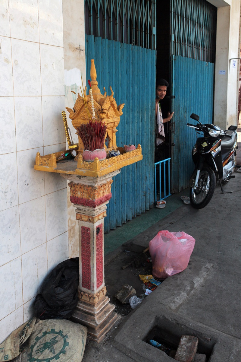 bill-hocker-urban-spirit-house-phnom-penh-cambodia-2010