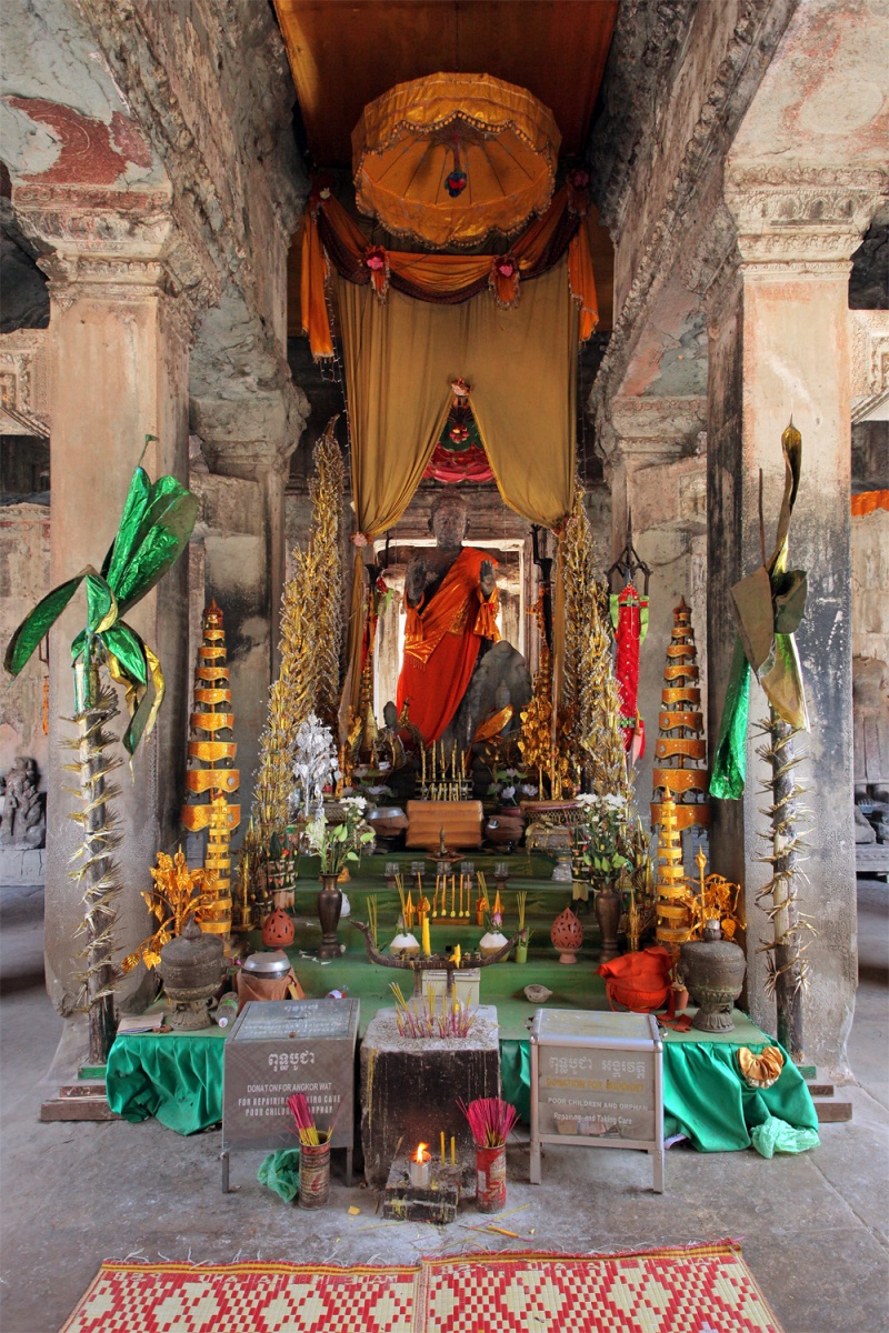 bill-hocker-shrine-angkor-wat-cambodia-2010