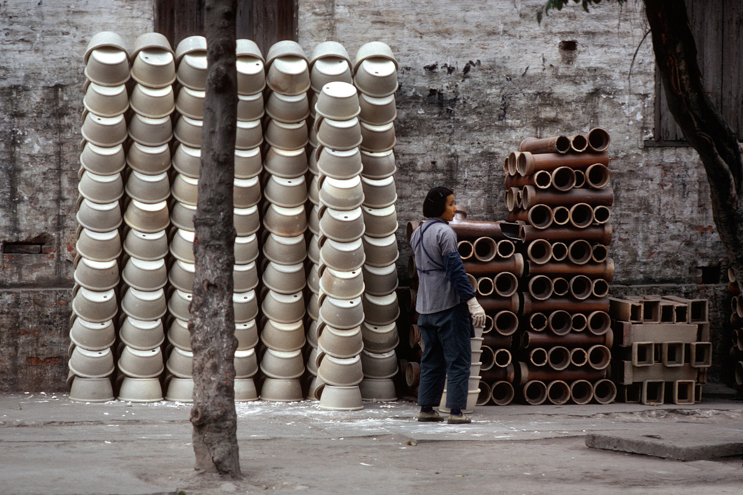 bill-hocker-ceramic-factory-fushan-china-1979