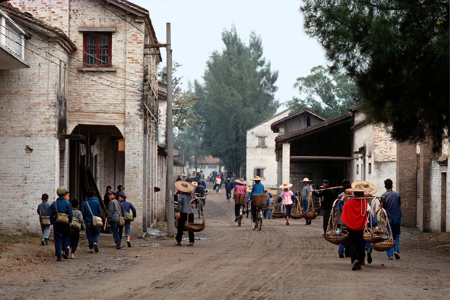 bill-hocker-commune-street-fushan-china-1979